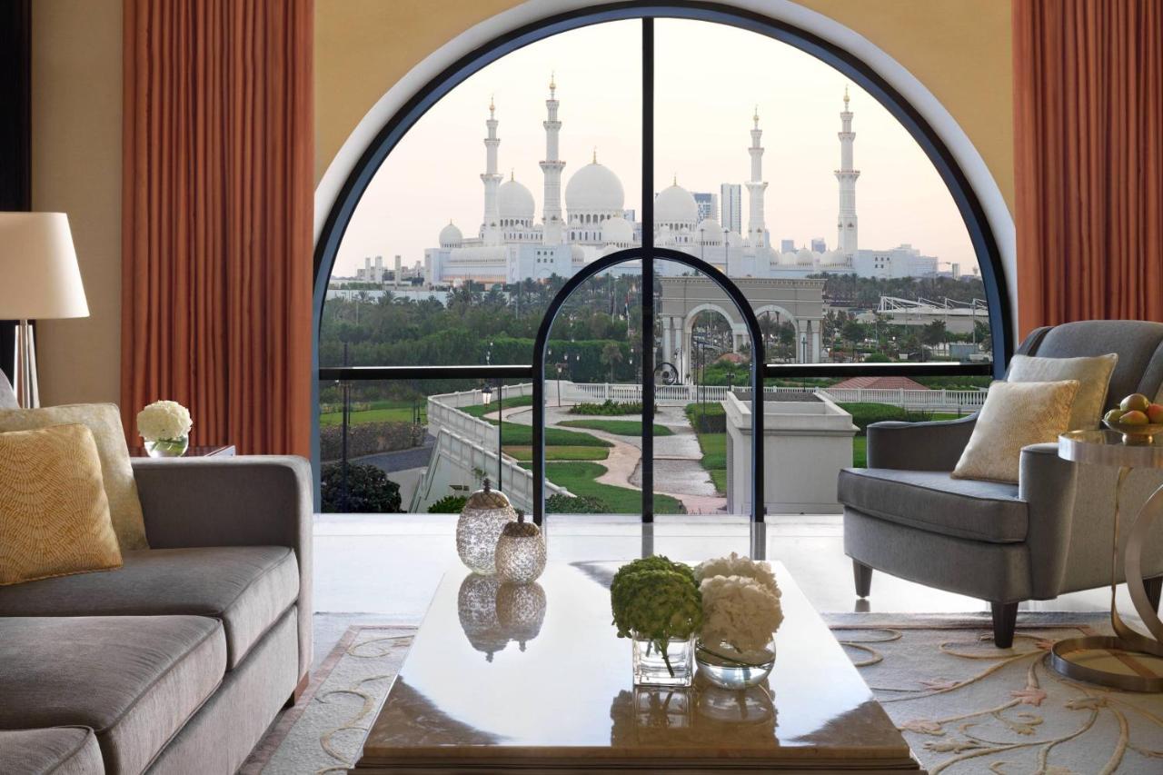 فندق ريتز كارلتون أبو ظبي، القناة الكبرى المظهر الخارجي الصورة
